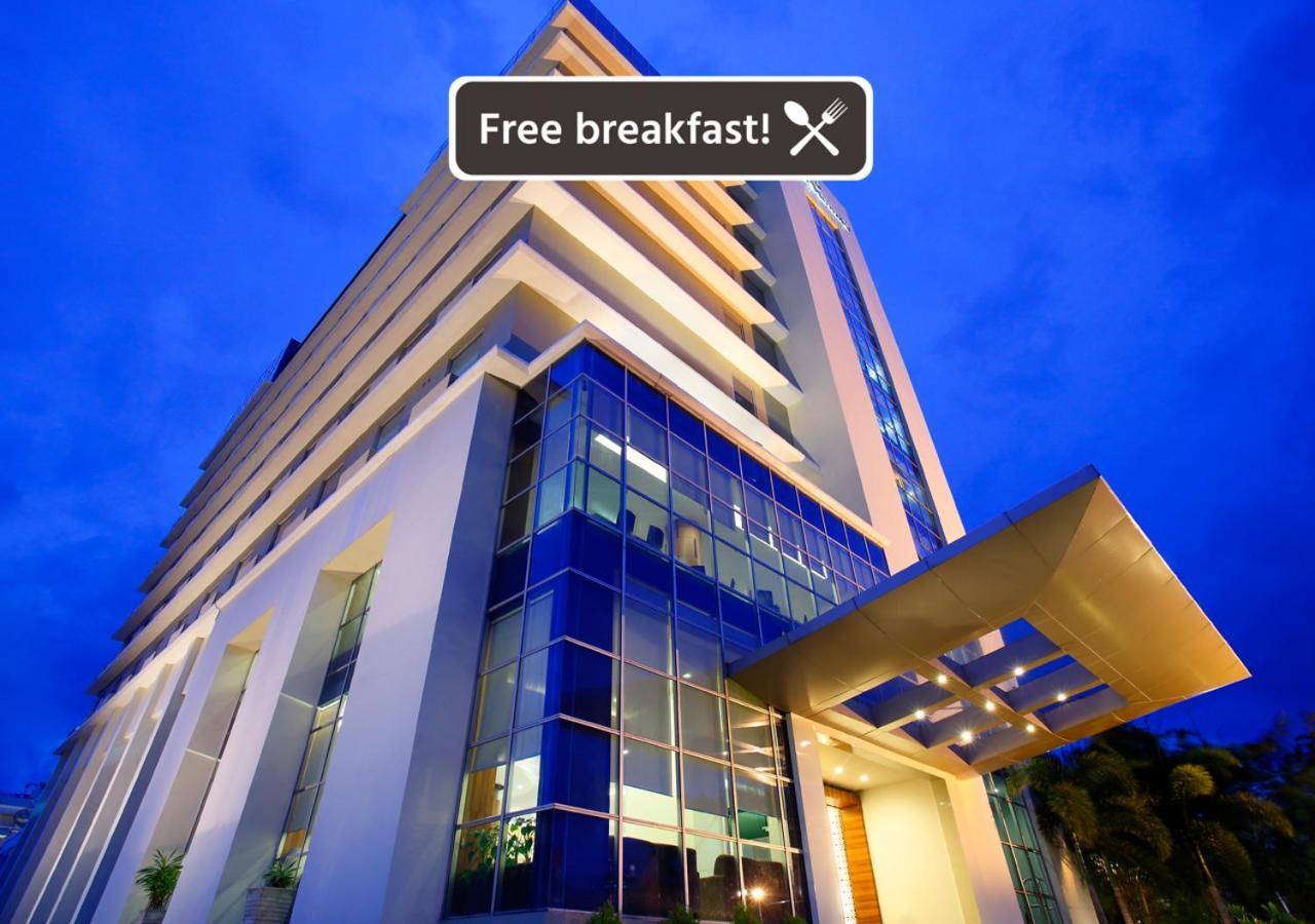 Hotel Santika Makassar Eksteriør bilde