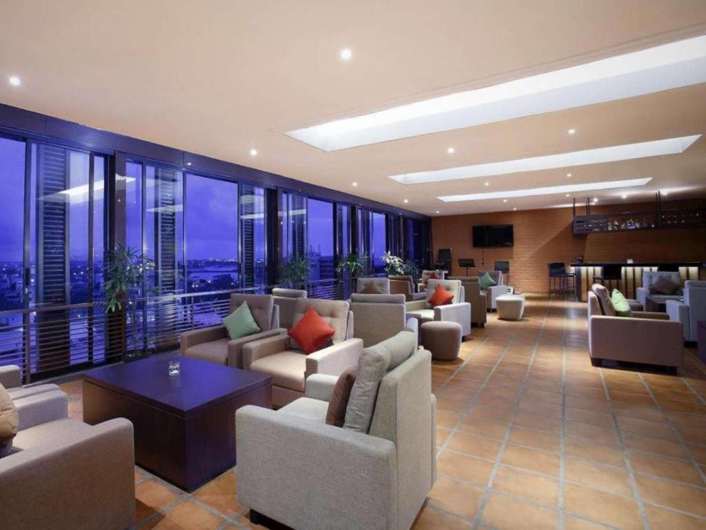 Hotel Santika Makassar Eksteriør bilde