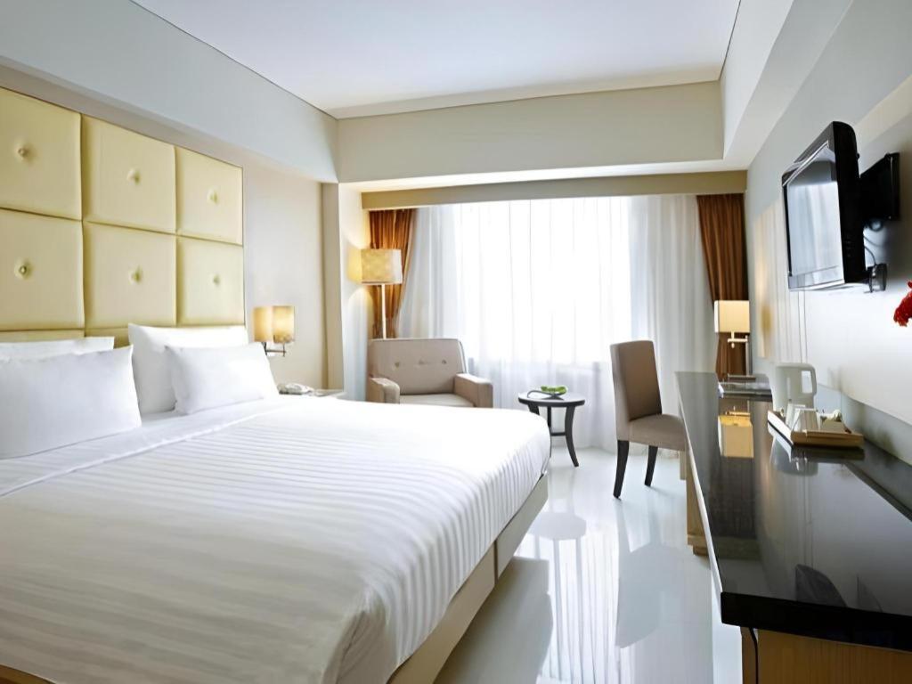 Hotel Santika Makassar Eksteriør bilde