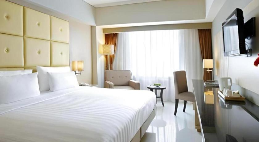 Hotel Santika Makassar Eksteriør bilde