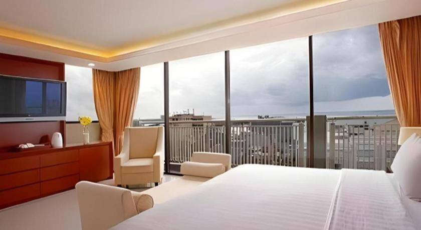 Hotel Santika Makassar Eksteriør bilde