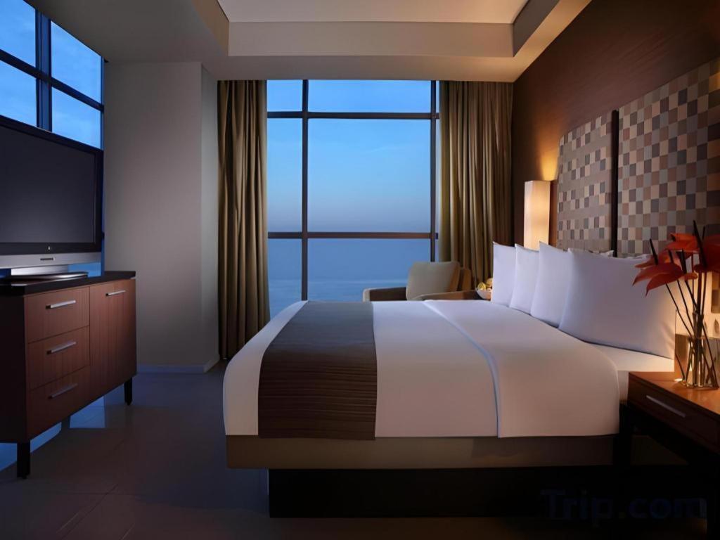 Hotel Santika Makassar Eksteriør bilde