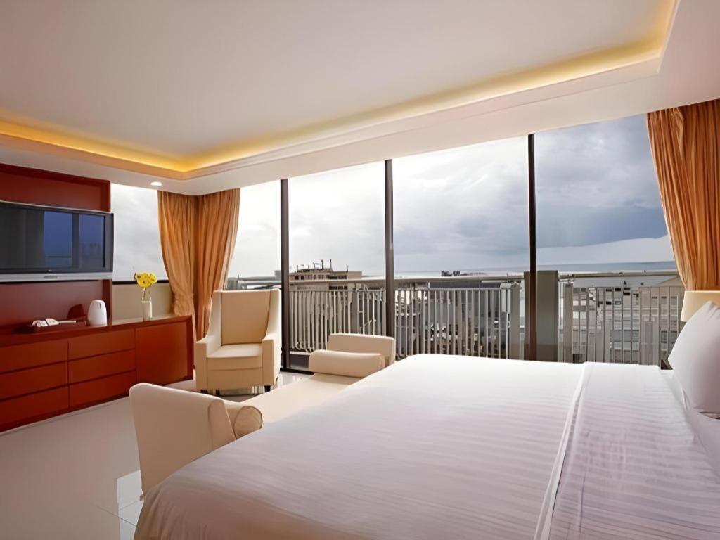 Hotel Santika Makassar Eksteriør bilde