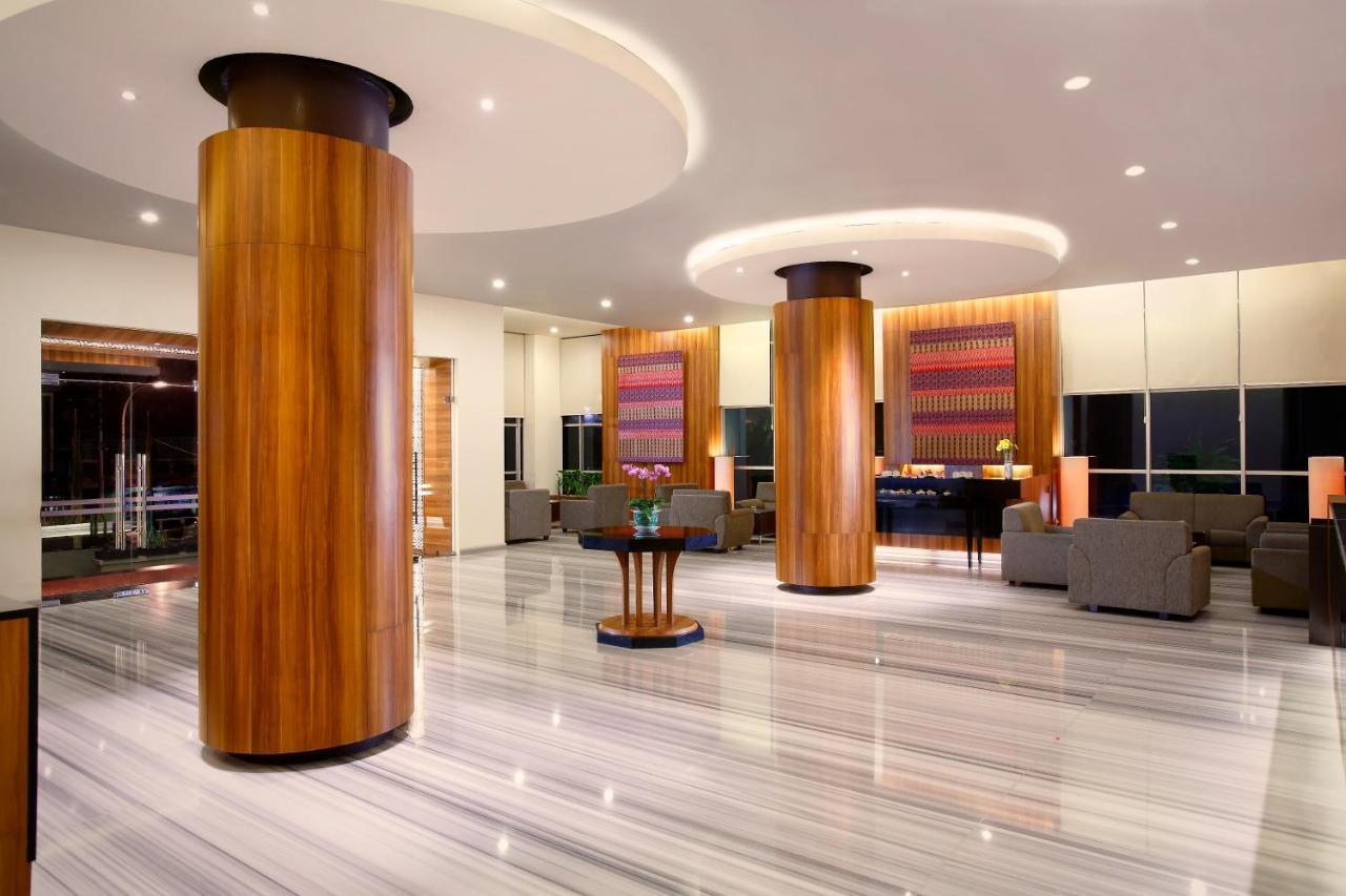 Hotel Santika Makassar Eksteriør bilde